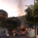 Balão cai sobre casa e provoca incêndio em Itambacuri, no Vale do Rio Doce - Foto: Reprodução