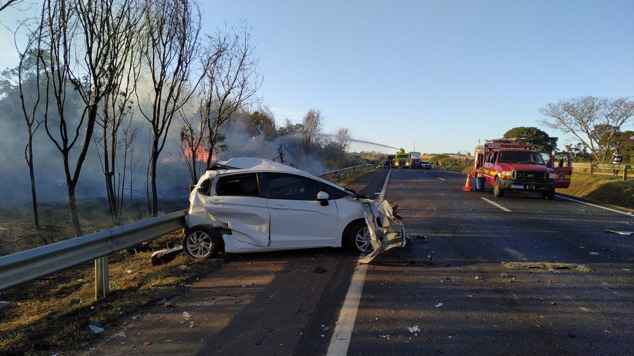 Duas pessoas morrem em engavetamento envolvendo sete veículos na BR-050, em Araguari - Foto: Divulgação/CBMMG