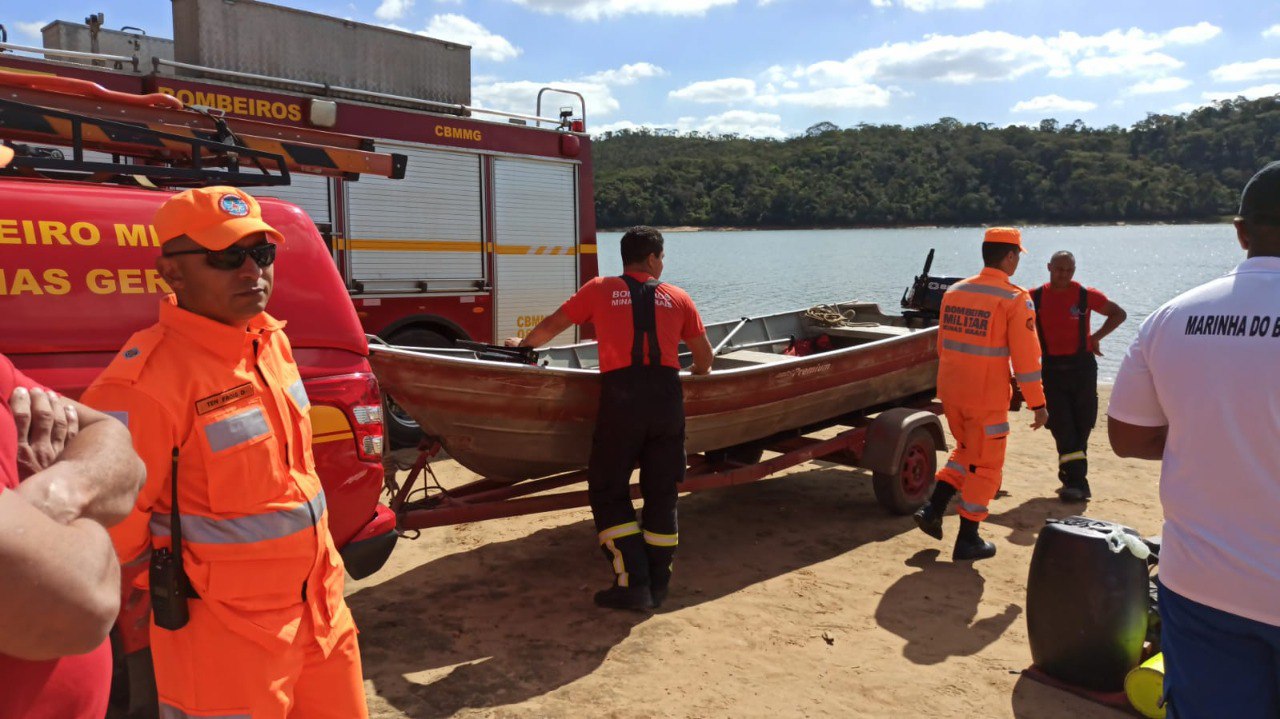 Embarcação vira e uma pessoa desaparece na Lagoa Várzea das Flores, em Contagem - Foto: Divulgação/CBMMG