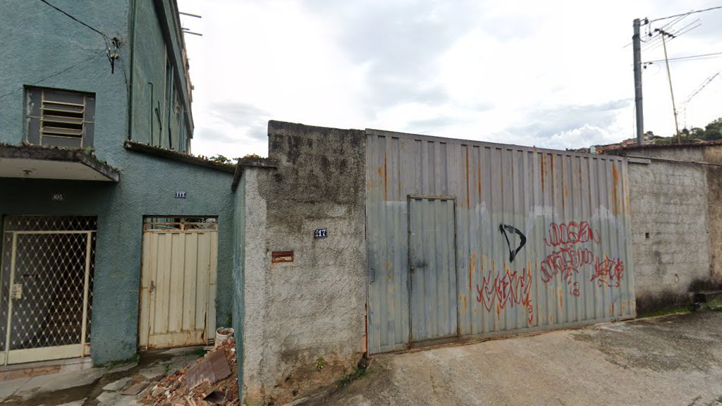 Corpo de mulher é encontrado enterrado em depósito no bairro Glória, em BH - Foto: Reprodução/Google Street View