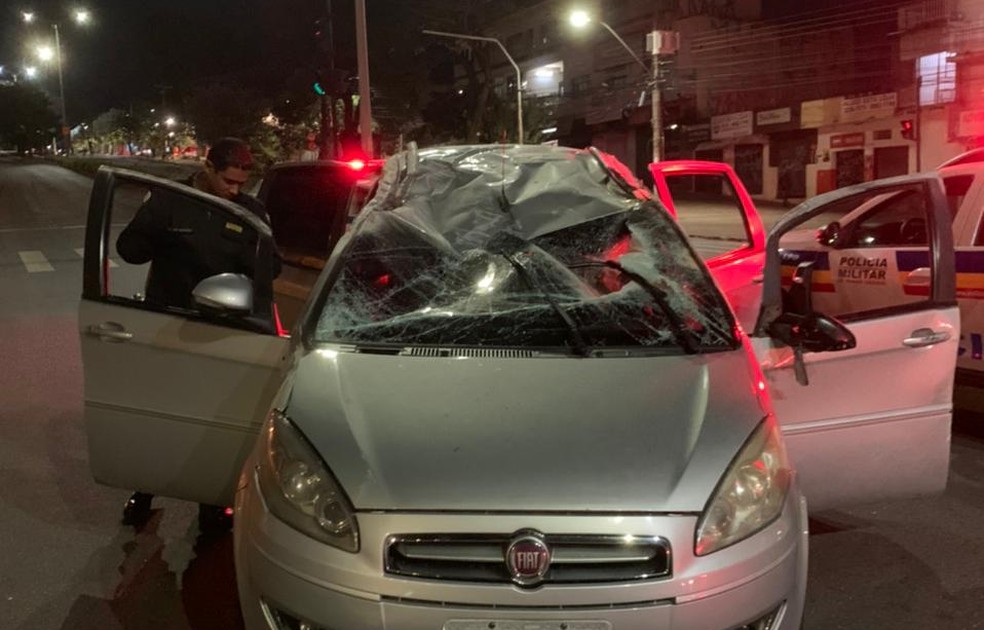 Motorista é preso após provoca batida e capotamento por desconfiar de traição na Grande BH - Foto: Divulgação/PMMG