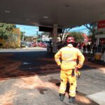Homem surta e joga gasolina em carros dentro de posto de combustível no bairro Milionários, em BH - Foto: Divulgação/CBMMG