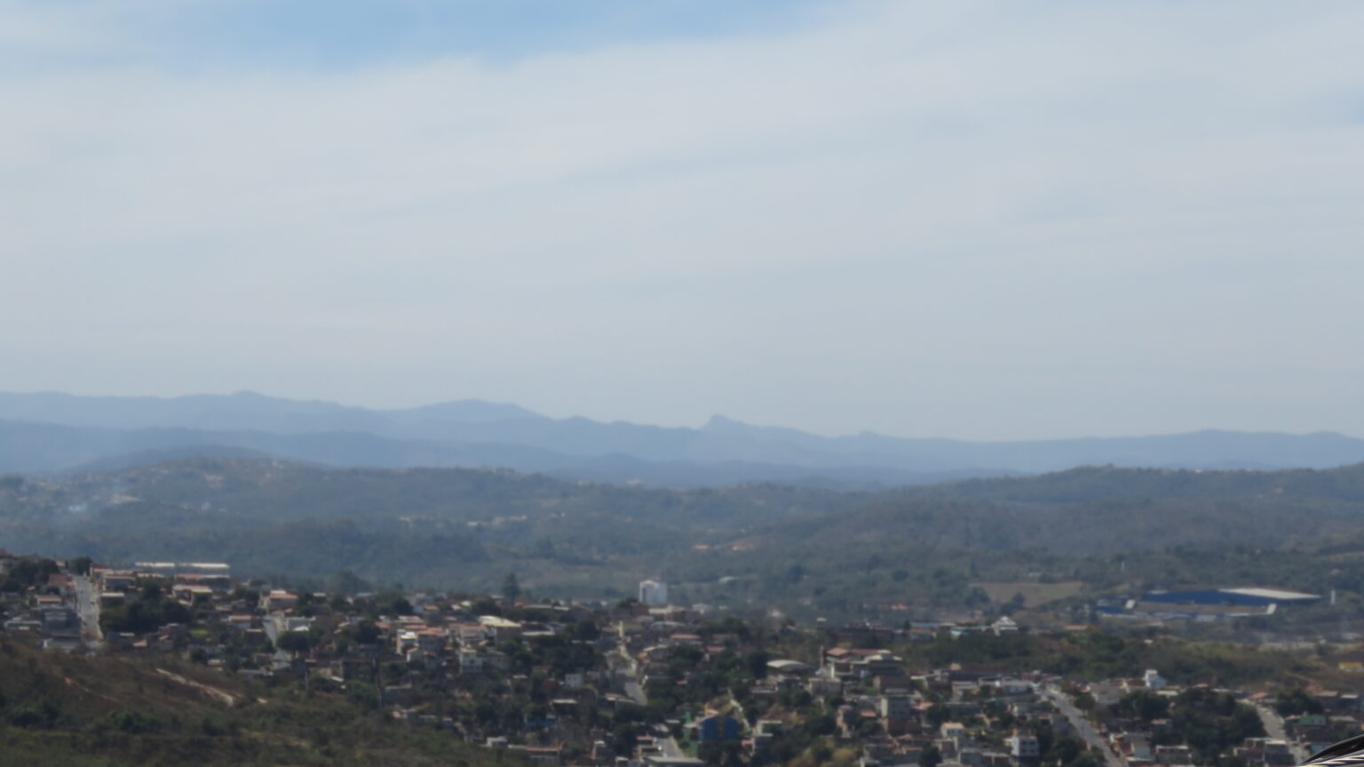Defesa Civil de BH emite alerta de baixa umidade até segunda-feira (25) BH terá sexta de calor e chuva isolada; veja previsão do tempo - Foto: Por Dentro de Minas