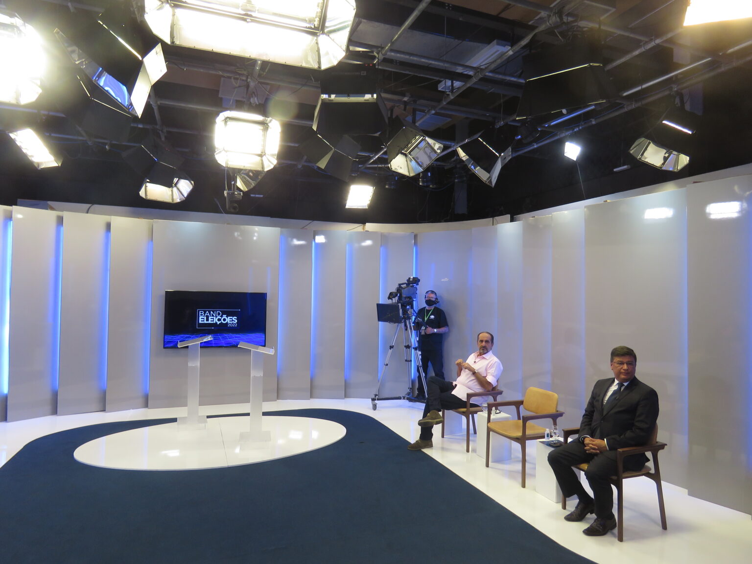 Com ausência de Romeu Zema, candidatos ao Governo de Minas participam de debate na Band Minas Estúdio da Band Minas - Foto: Elberty Valadares/Por Dentro de Minas