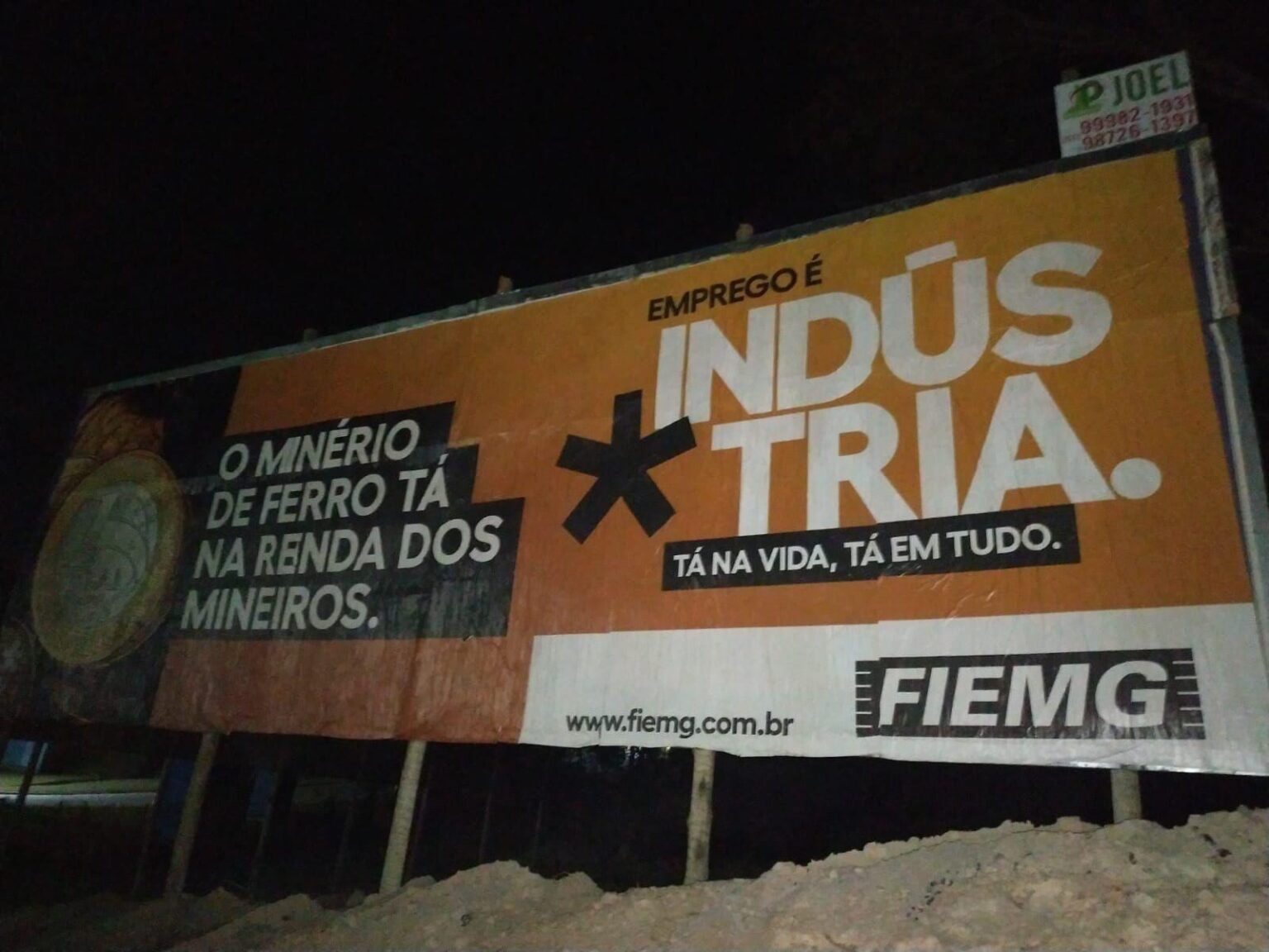 Outdoor em favor da mineração causa revolta e indignação de moradores em Brumadinho Outdoor em favor da mineração causa revolta e indignação de moradores em Brumadinho - Foto: Reprodução/Redes Sociais