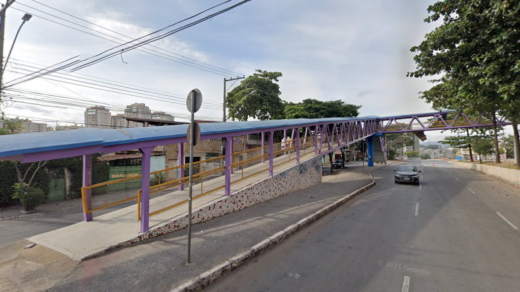 Bombeiro morre após bater carro na Avenida João Cesar de Oliveira, em Contagem - Foto: Reprodução/Google Street View