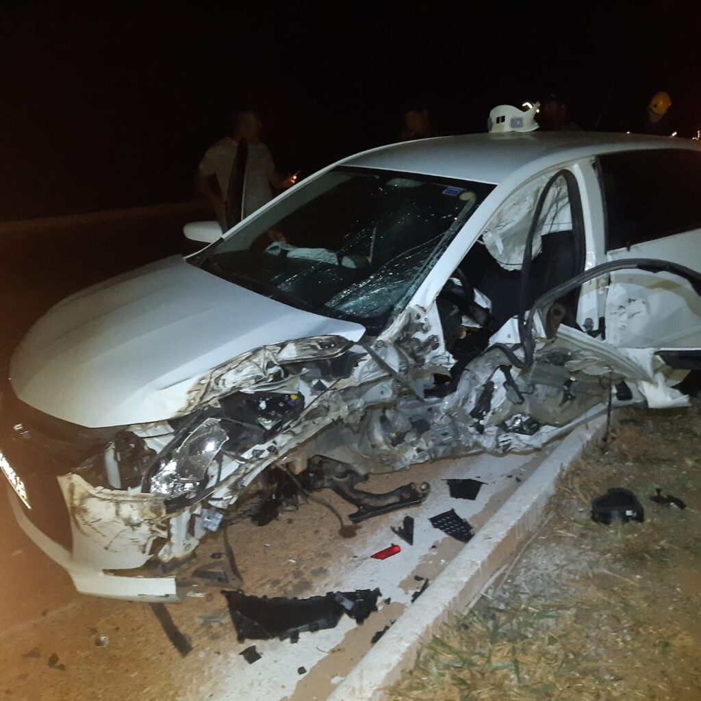 Cinco pessoas ficam feridas em acidente entre carreta e carro na BR-251, em Riacho dos Machados - Foto: Divulgação/CBMMG