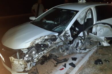 Cinco pessoas ficam feridas em acidente entre carreta e carro na BR-251, em Riacho dos Machados - Foto: Divulgação/CBMMG
