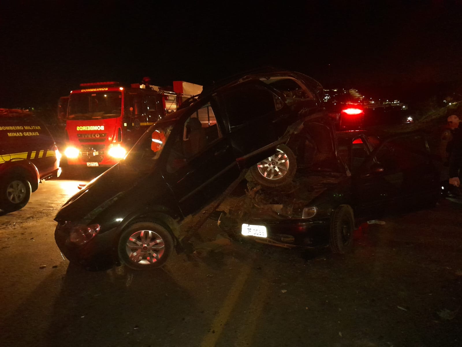 Bebê morre e quatro pessoas ficam feridas em grave acidente entre carros na MG-424, em Pedro Leopoldo - Foto: Divulgação/PMMG