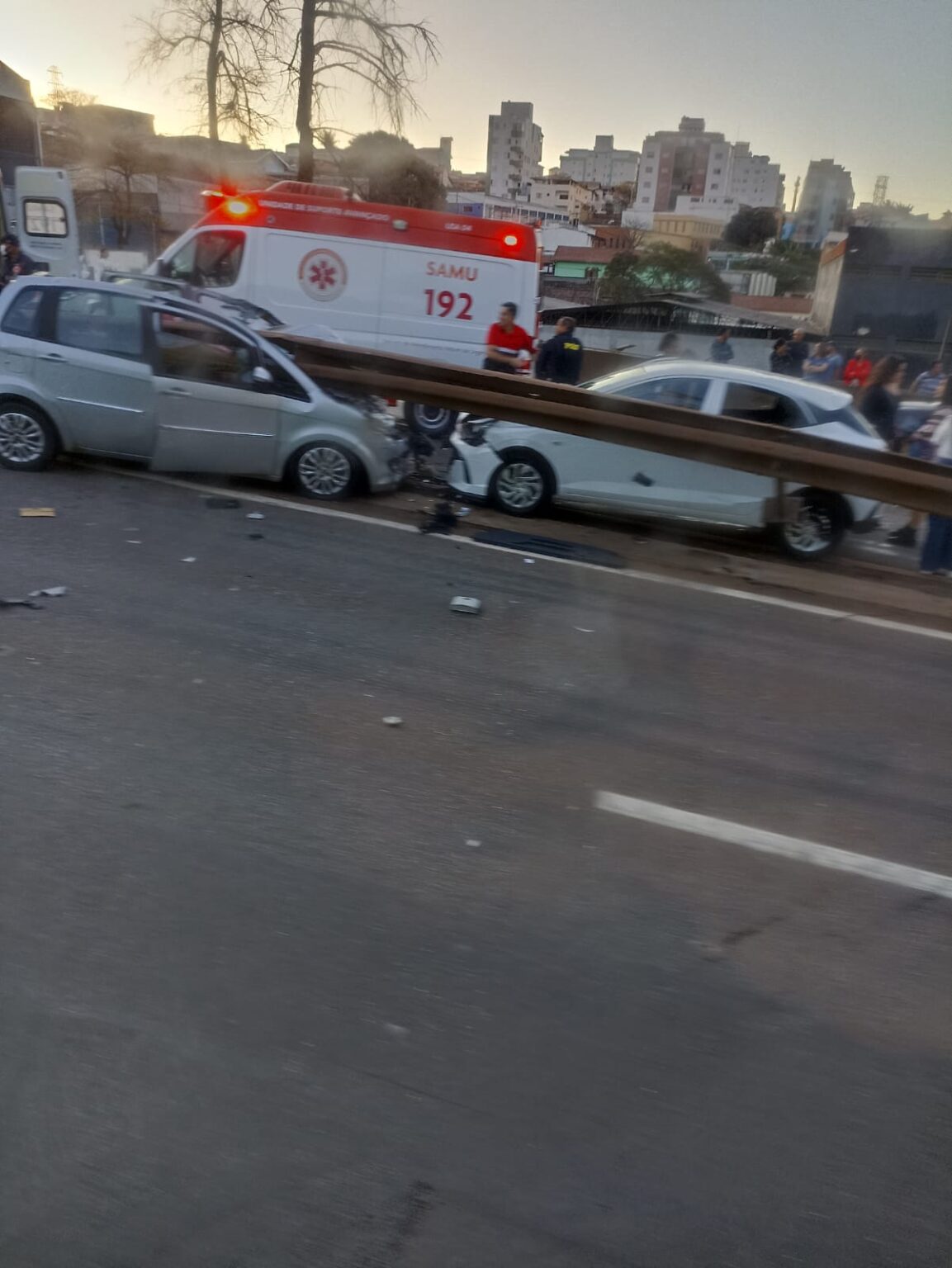 Uma pessoa morre em grave acidente entre quatro carros na BR-381 em Contagem Uma pessoa morre em grave acidente entre quatro carros na BR-381 em Contagem - Foto: Reprodução/Redes Sociais/Por Dentro de Minas