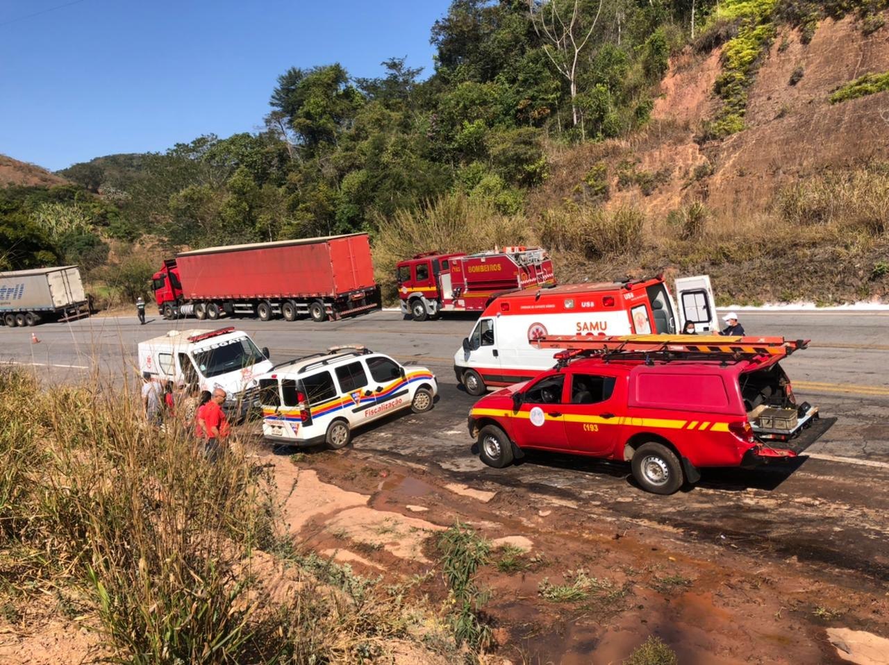 Motorista morre após carreta tombar na MGC-120, entre Itabira e Nova Era - Foto: Reprodução/Redes Sociais