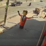 Mulher é atropelada por carretinha no bairro Santa Cruz, em Betim, na Grande BH - Foto: Reprodução