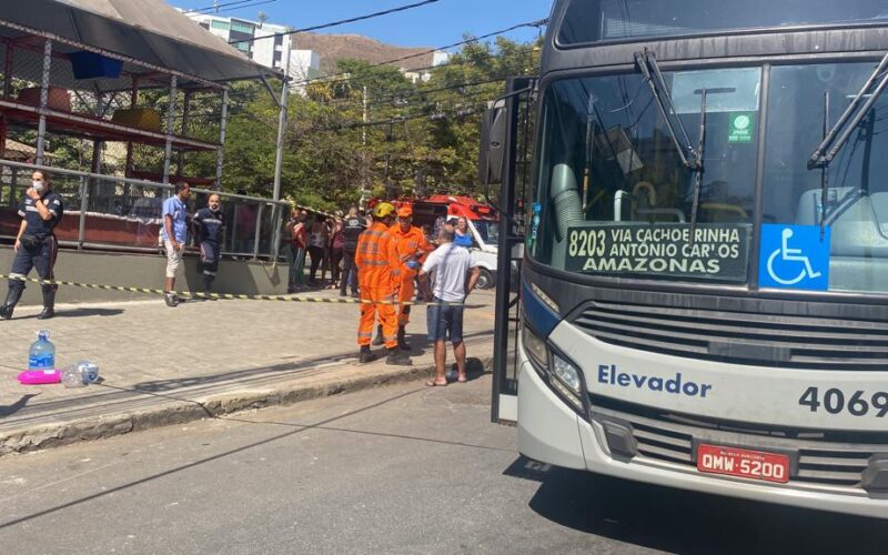 Adolescente morre atropelado por ônibus na Avenida Mário Werneck, no bairro Buritis, em BH - Foto: Divulgação/CBMMG