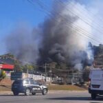 Incêndio de grandes proporções assusta motoristas na MG-030, em Nova Lima - Foto: Jornal Sempre Nova Lima