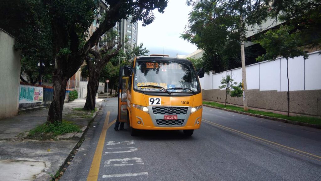 Motorista de ônibus passa mal e morre no bairro Buritis, em BH - Foto: Jornal Planeta Serra