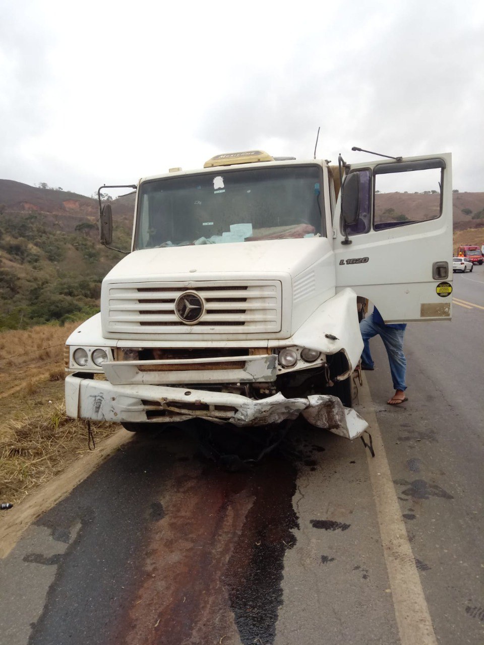 Acidente entre carro e caminhão deixa um morto na MGC-120, em Coimbra - Foto: Divulgação/CBMMG