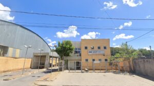 Mulher é assassinada pelo namorado em casa no bairro Vila Imbiruçu, em Betim - Foto: Reprodução/Google Street View