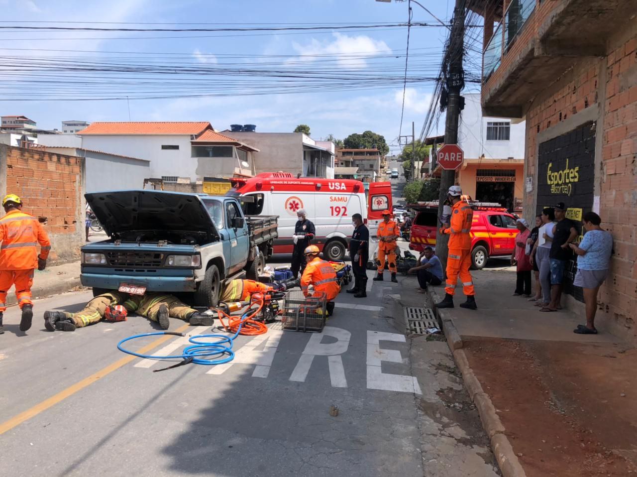 Menina de 9 anos é atropelada por caminhonete no bairro Jardim das Alterosas, em Betim - Foto: Divulgação/CBMMG