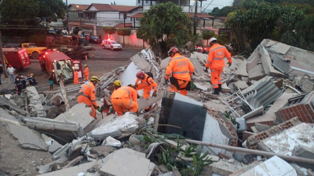 Uma pessoa morre após prédio desaba no bairro Planalto, em BH - Foto: Divulgação/CBMMG