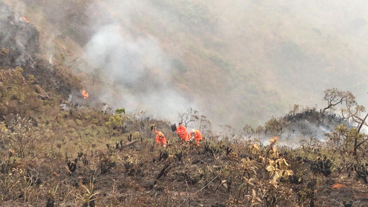 Incêndio de grande proporções atinge Parque da Serra do Rola Moça, entre Nova Lima e Ibirité - Foto: Divulgação/CBMMG