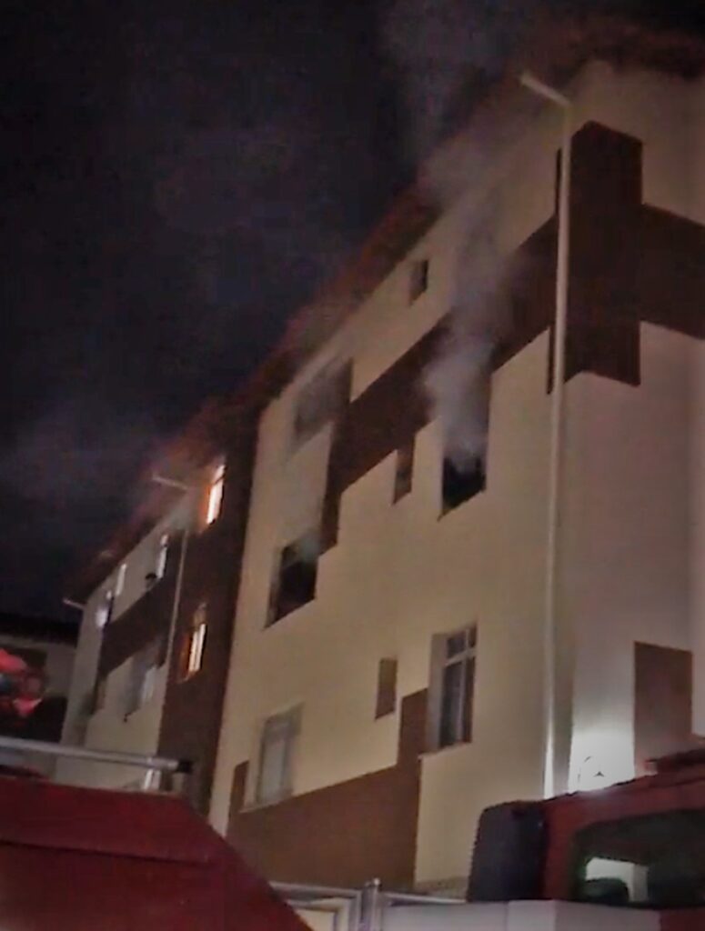 Idosa morre após incêndio atingir apartamento no bairro Jardim Riacho das Pedras, em BH - Foto: Reprodução/Redes Sociais