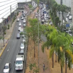 Trânsito complicado na Avenida Luiz Paulo Franco, no bairro Belvedere, em BH - Foto: Reprodução/Redes Sociais - Foto: Divulgação/BHTrans