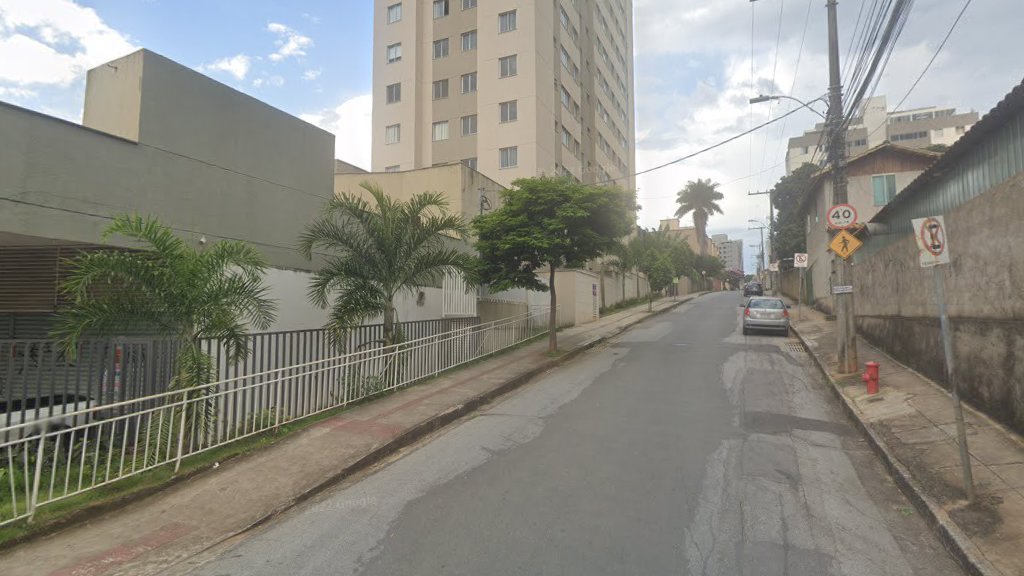 Dois homens são baleados dentro de carro no bairro Araguaia, em BH - Foto: Reprodução/Google Street View