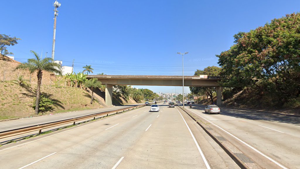 Veículo caiu na faixa da direita da Via Expressa e ficou com as rodas para cima - Foto: Reprodução/Google Street View