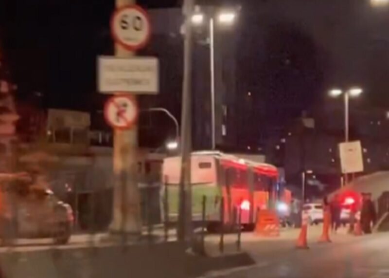 Motociclista morre atingido por ônibus na Avenida Cristiano Machado, em BH - Foto: Por Dentro de Minas