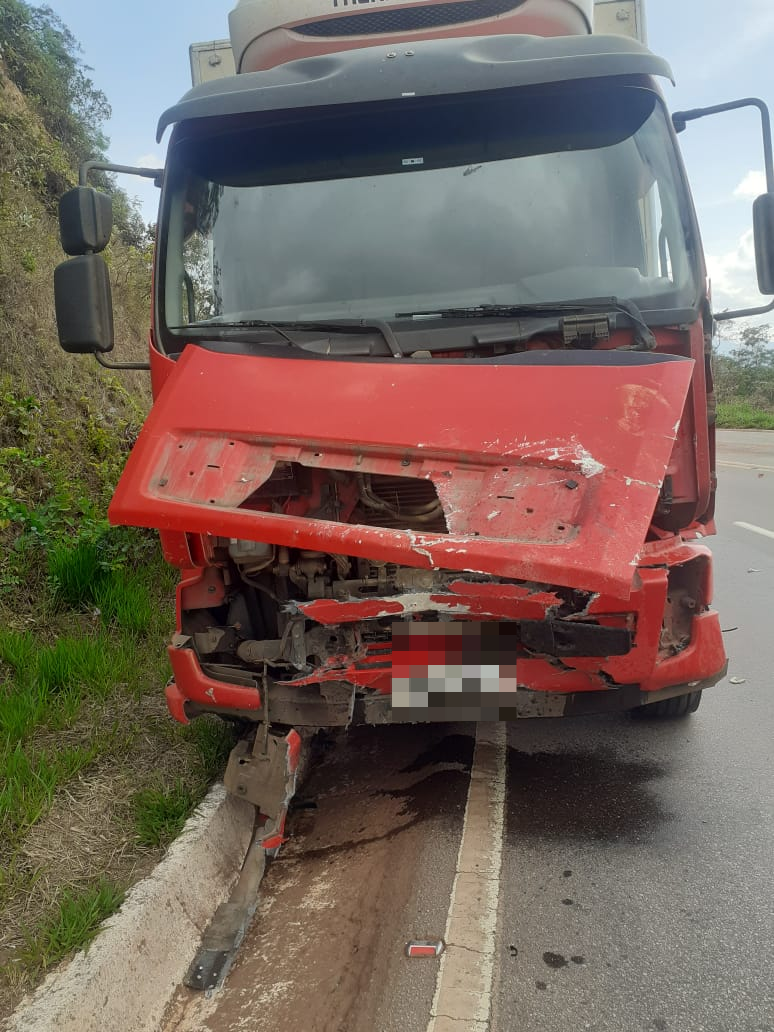 Casal morre e duas filhas ficam feridas após grave batida na BR-356, em Itabirito - Foto: Divulgação/CBMMG