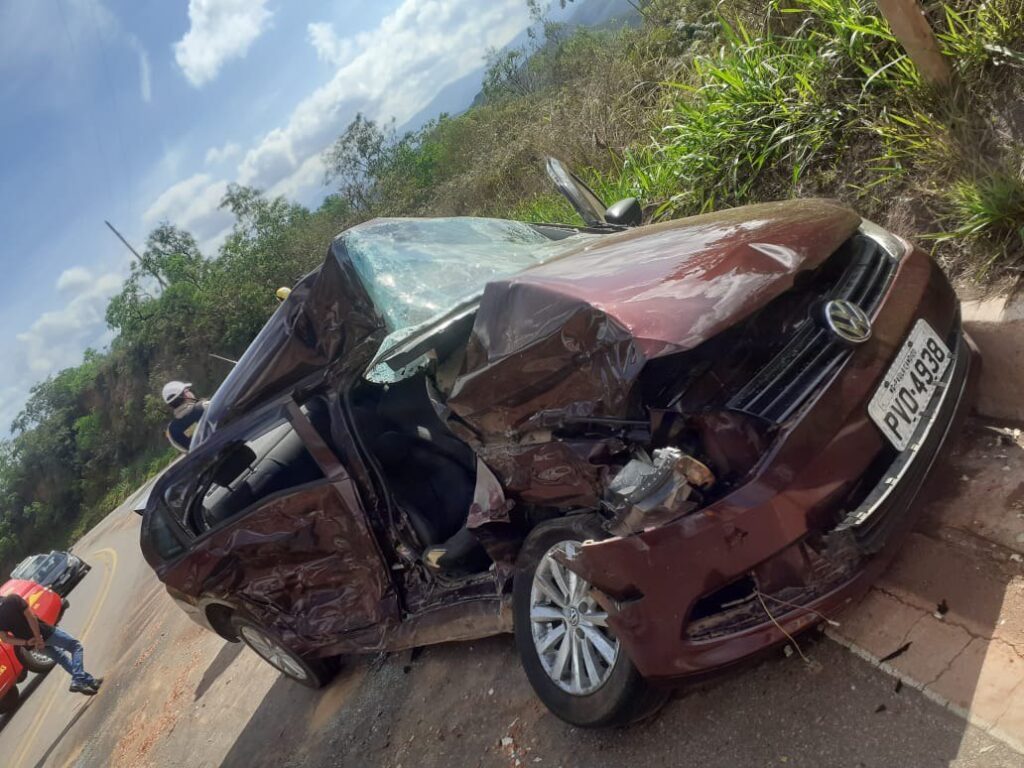 Casal morre e duas filhas ficam feridas após grave batida na BR-356, em Itabirito - Foto: Divulgação/CBMMG