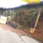 Caminhão tomba e interdita pista da MGC-356, em Belo Horizonte - Foto: Reprodução/Redes Sociais