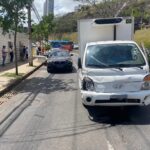 Homem fica ferido após caminhão sem freios atingir carros na Avenida Raja Gabaglia, em BH - Foto: Divulgação/CBMMG
