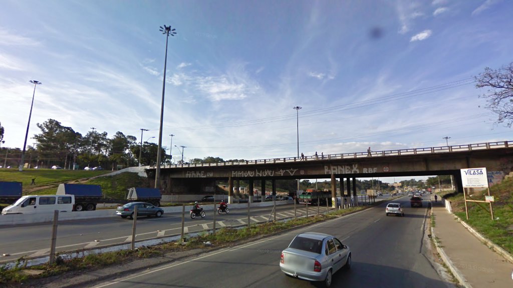 Motociclista fica em estado grave após bater em carro no Anel Rodoviário de BH - Foto: Reprodução/Google Street View