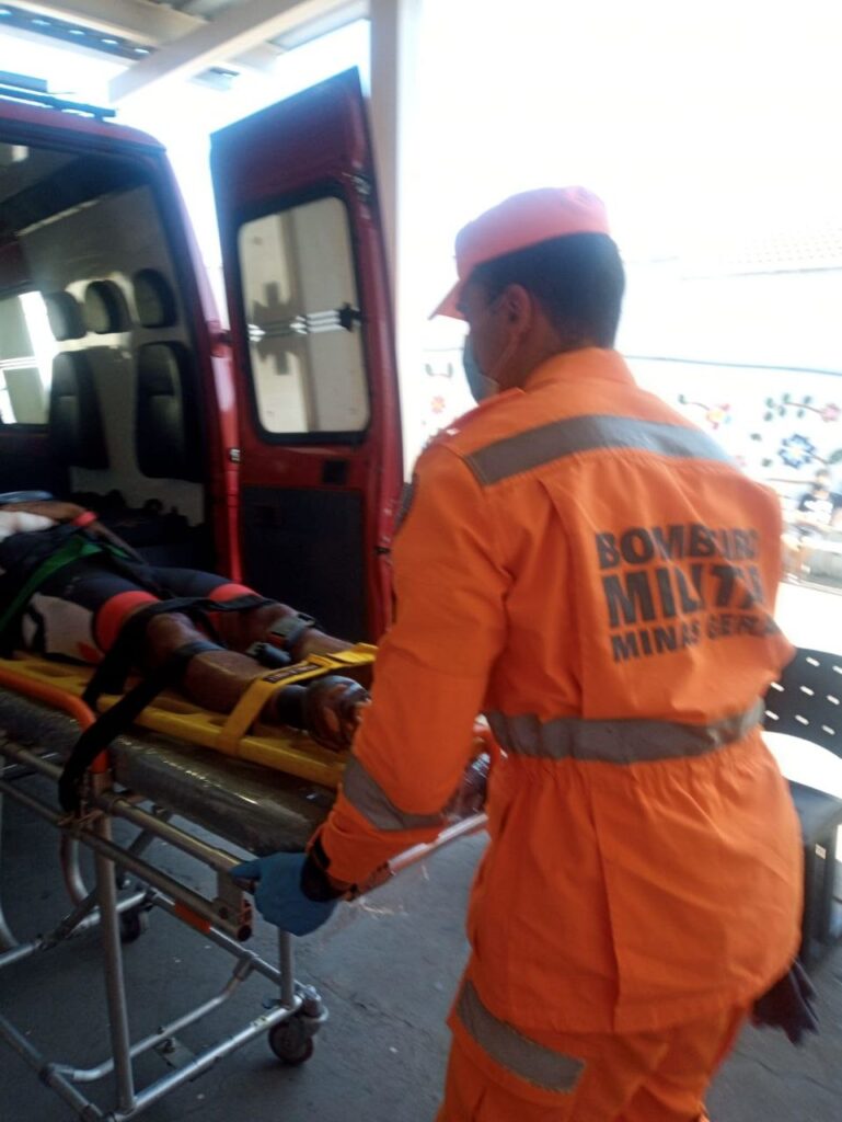Ciclista fica ferido após ser atropelado por carro na BR-040, em Conselheiro Lafaiete - Foto: Divulgação/CBMMG