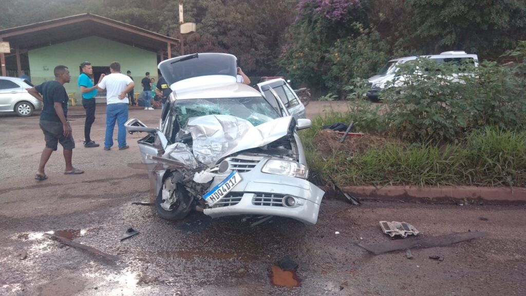 Acidente entre carreta e caminhão deixa três pessoas feridas na BR-381, em Caeté - Foto: Reprodução/Redes Sociais