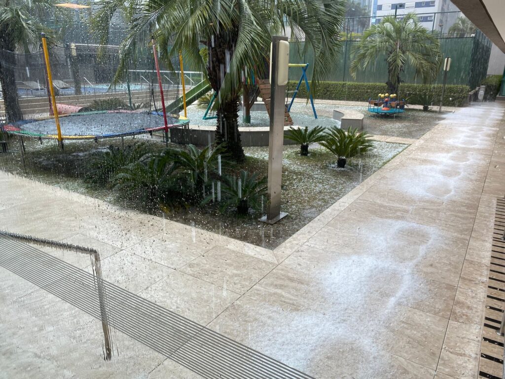 Chuva de granizo é atinge bairros de BH - Foto: Internautas/WhatsApp/Por Dentro de Minas