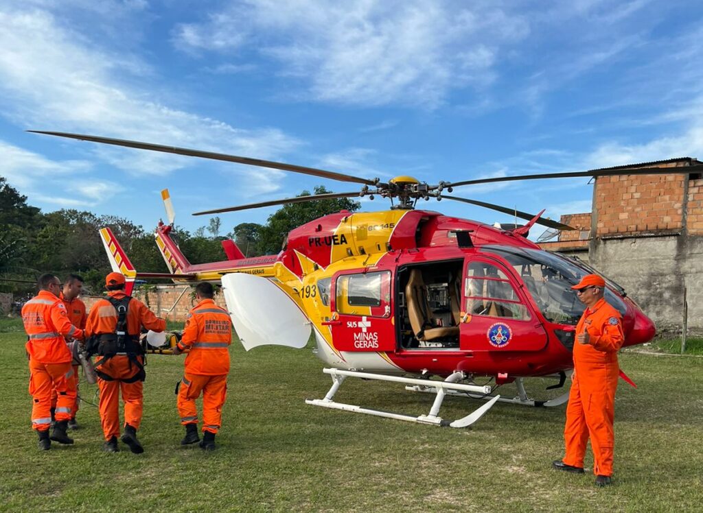 Criança de seis anos é socorrida após se afogar no bairro Kennedy, em Betim - Foto: Divulgação/CBMMG