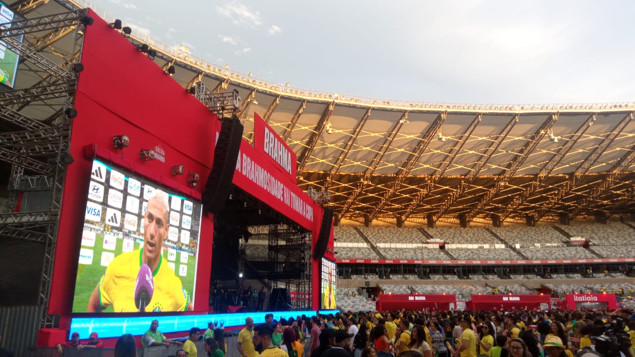 Arena Brahma BH une a torcida para transmissão de Brasil e Sérvia e show da banda Jota Quest - Foto: Elberty Valadares/Por Dentro de Minas