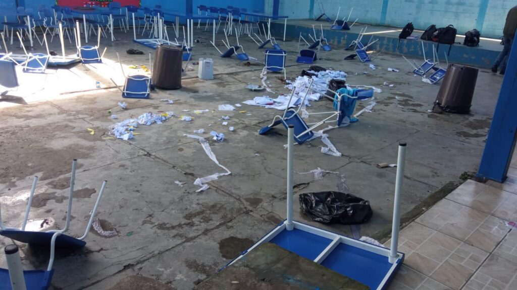 Escola é alvo de ataques com destruição de objetos e pichações nazistas em Contagem - Foto: Divulgação