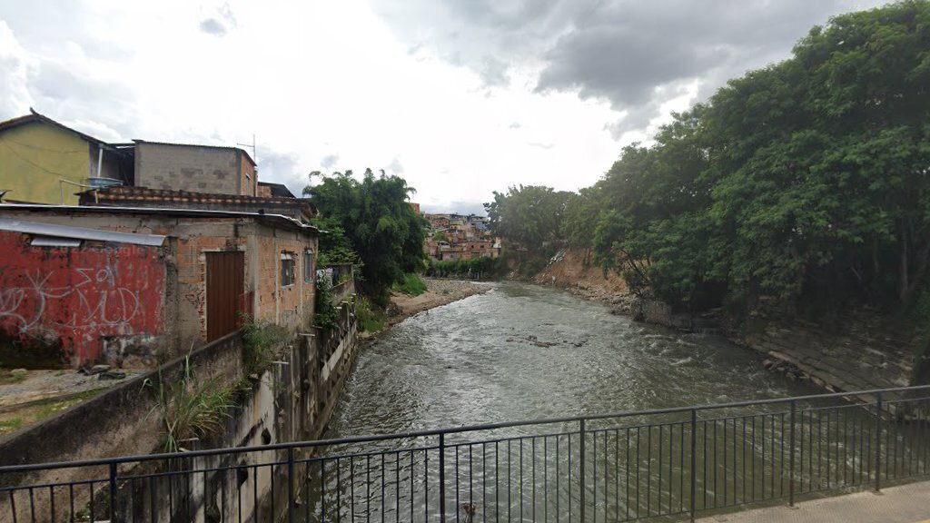 Córrego do Onça, no bairro Ribeiro de Abreu, em BH - Foto: Reprodução/Google Street View