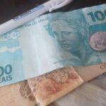 Serviço itinerante oferece negociação de dívidas gratuito na Praça da Estação, em BH - Foto: Por Dento de Minas