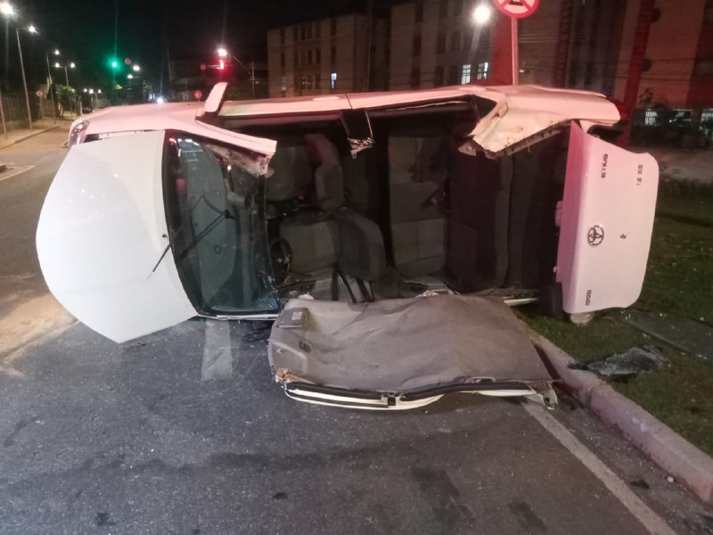 Seis pessoas ficam feridas após acidente entre dois carros no bairro Santa Inês, em BH - Foto: Redes Sociais