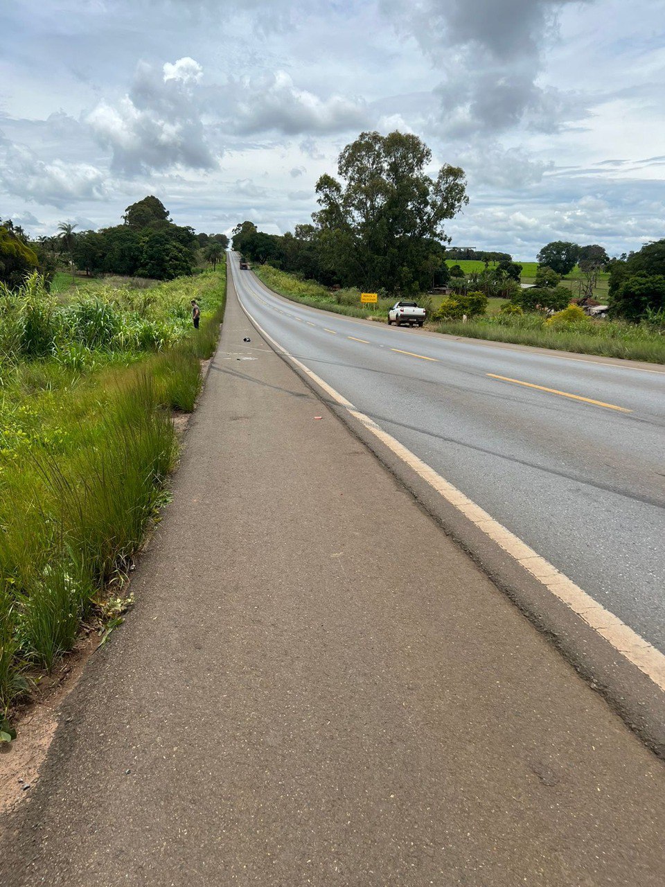 Motociclista morre após colisão com carro na BR-365, em Patos de Minas - Foto: Divulgação/CBMMG