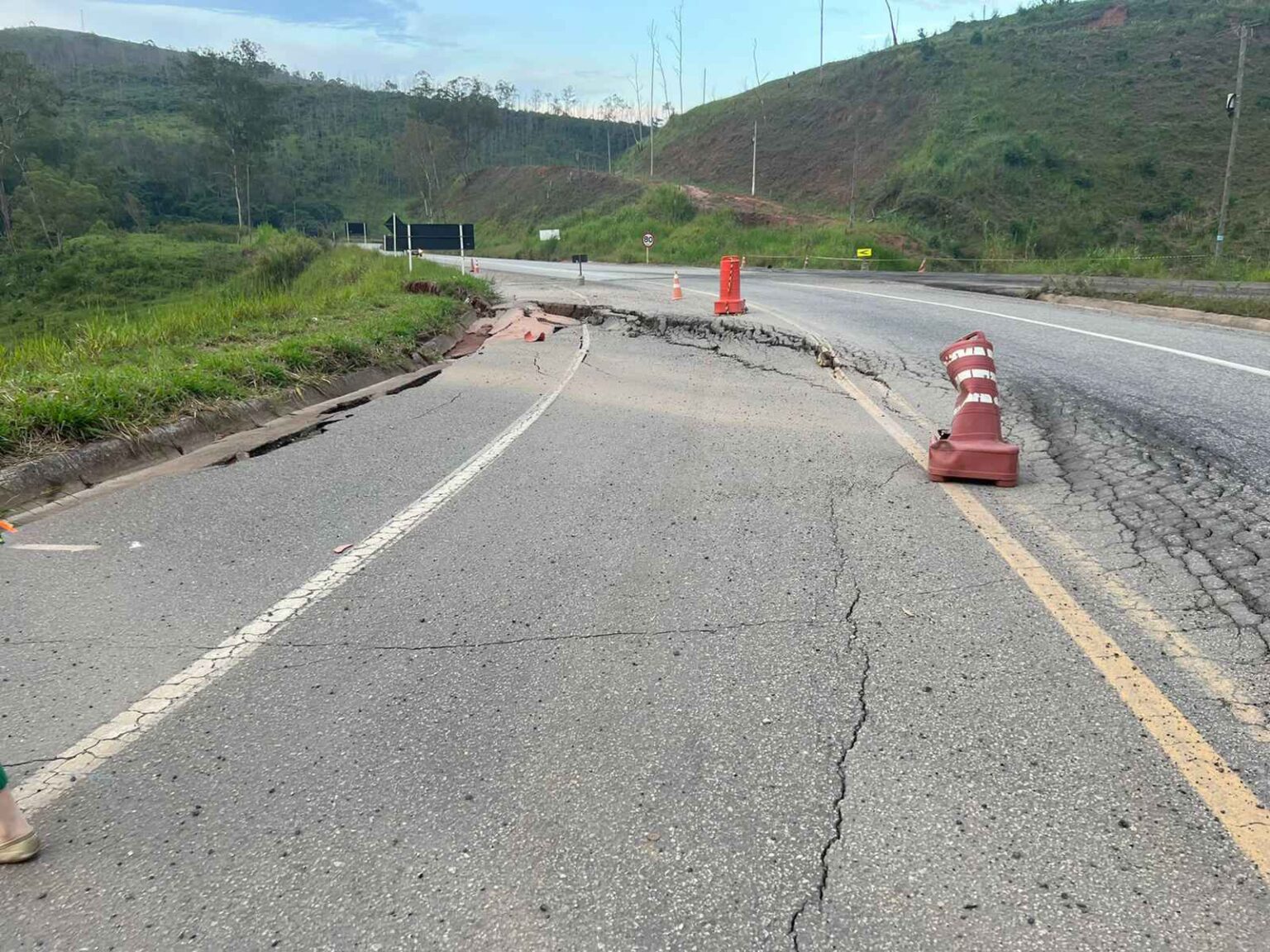 BR-381 e BR-262: confira os pontos de interdições nas rodovias de Minas Gerais BR-381, em Bela Vista de Minas - Foto: Reprodução/Redes Sociais