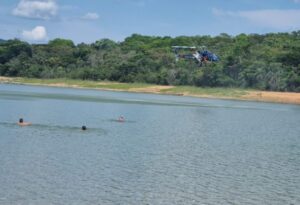 Uma pessoa morre após pedalinho vira na lagoa Várzea das Flores, em Contagem - Foto: Divulgação/CBMMG/Arquivo