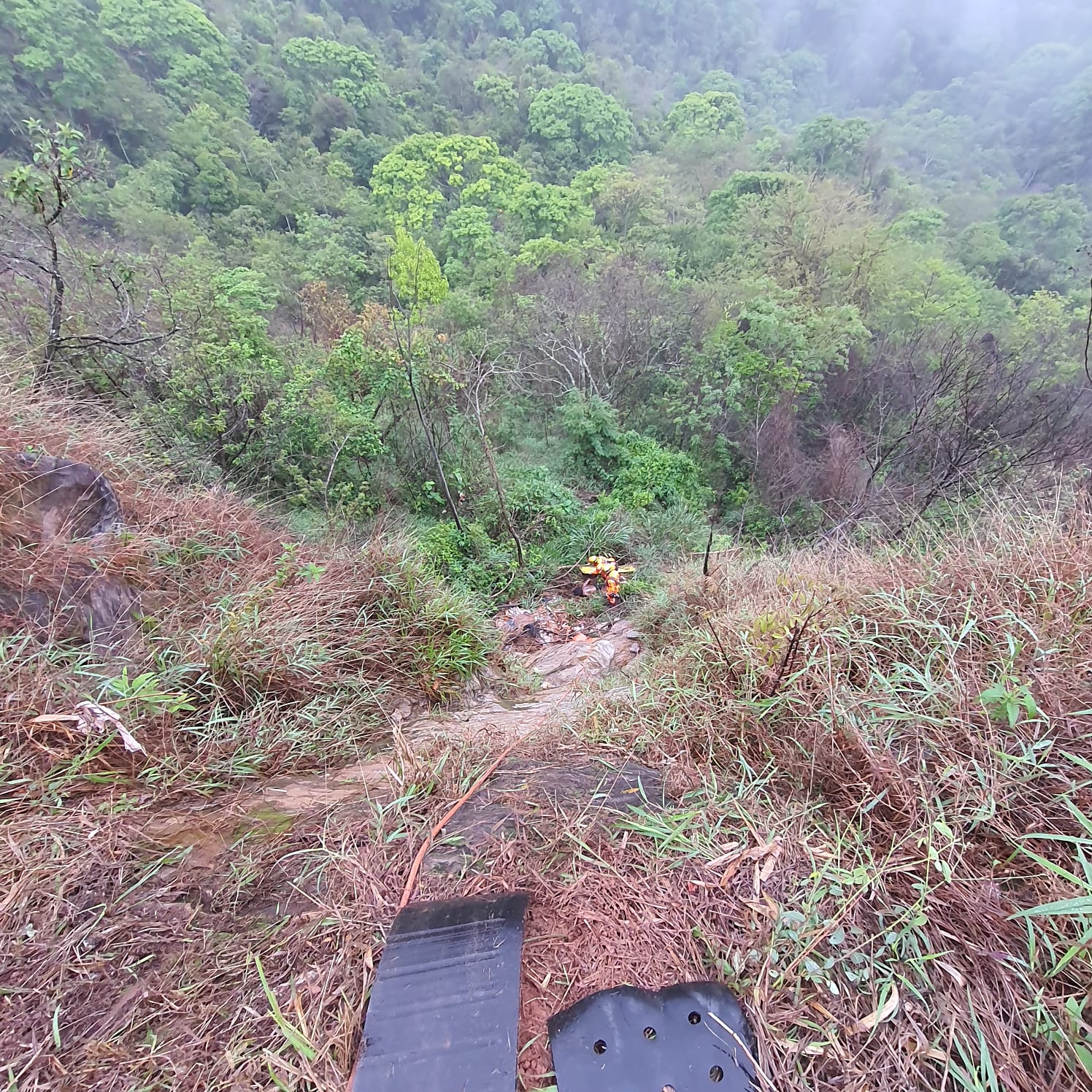 Corpo de homem é encontrado com perfurações no rosto em Mariana - Foto: Divulgação/CBMMG