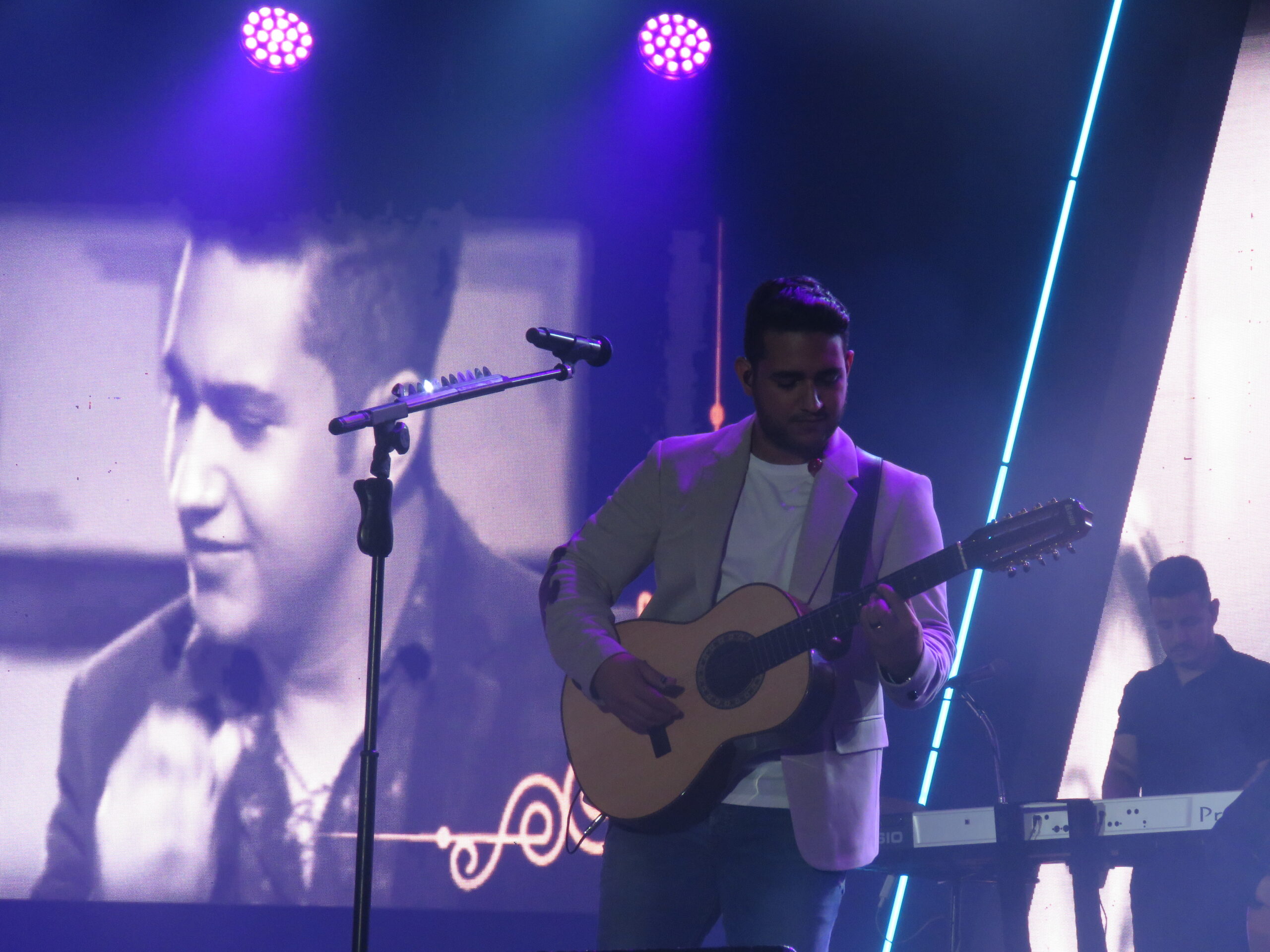 Henrique & Juliano lotam o Mineirão na apresentação do show 