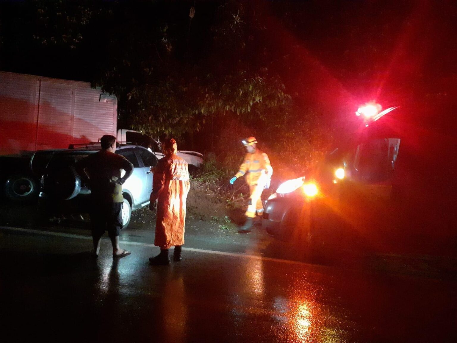 Policial militar morre após acidente entre carro e caminhão na BR-458, em Ipaba - Foto: Divulgação/Corpo de Bombeiros