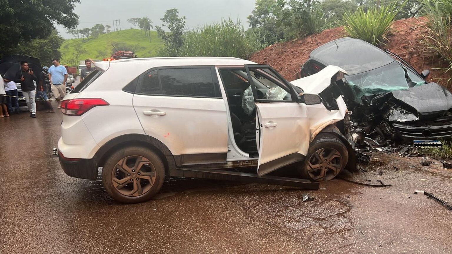 Casal de idosos fica gravemente ferido após acidente na MG-155, em Betim - Foto: Divulgação/PMRv